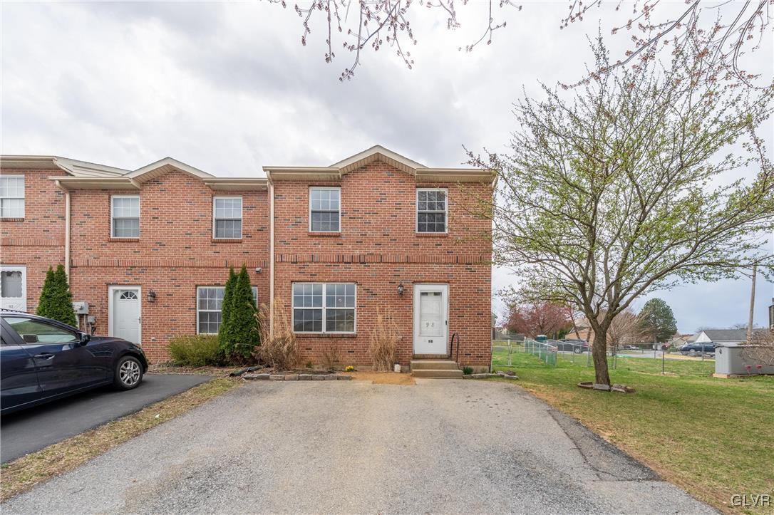 98 Cobblestone Court
