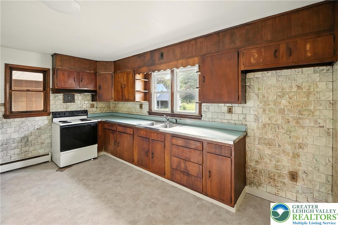 3095 Main Road East