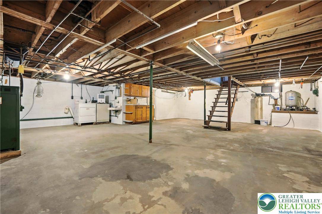 3095 Main Road East