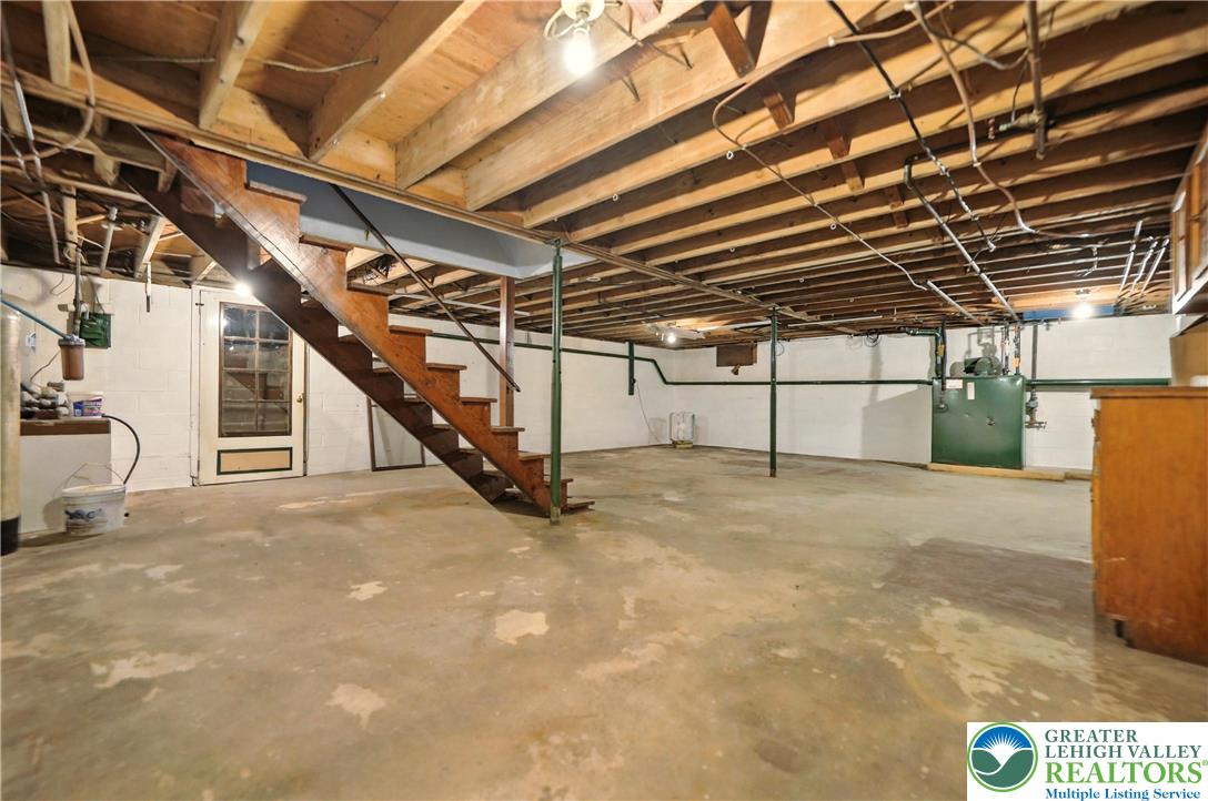 3095 Main Road East