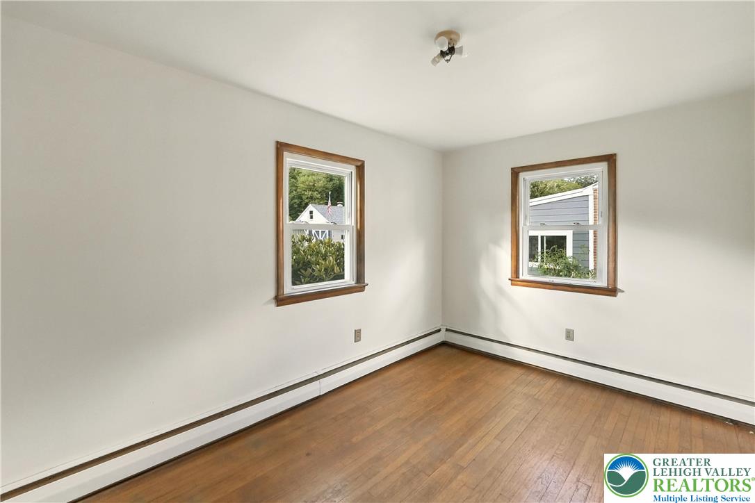 3095 Main Road East
