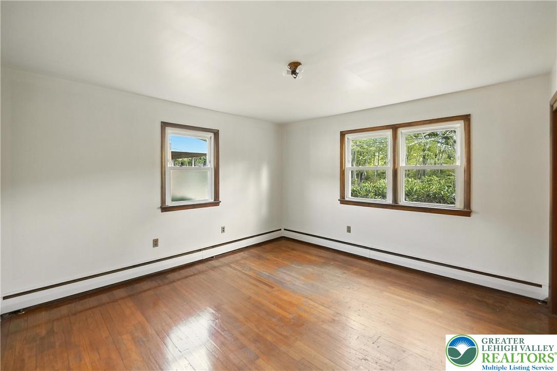 3095 Main Road East
