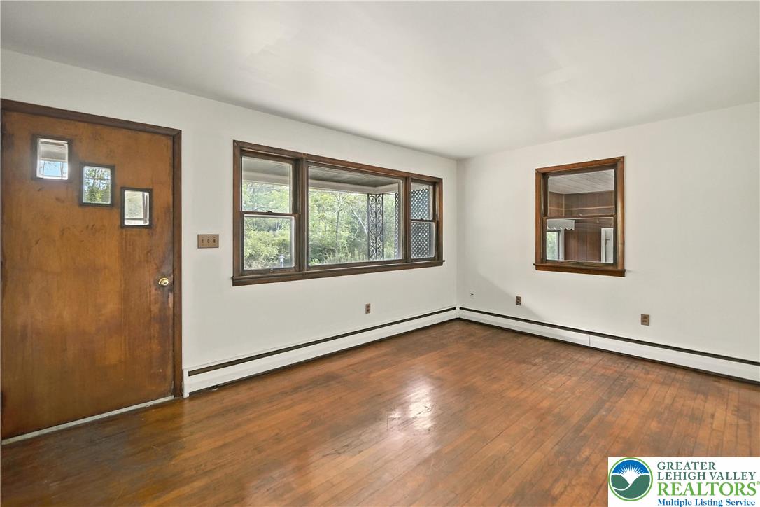 3095 Main Road East