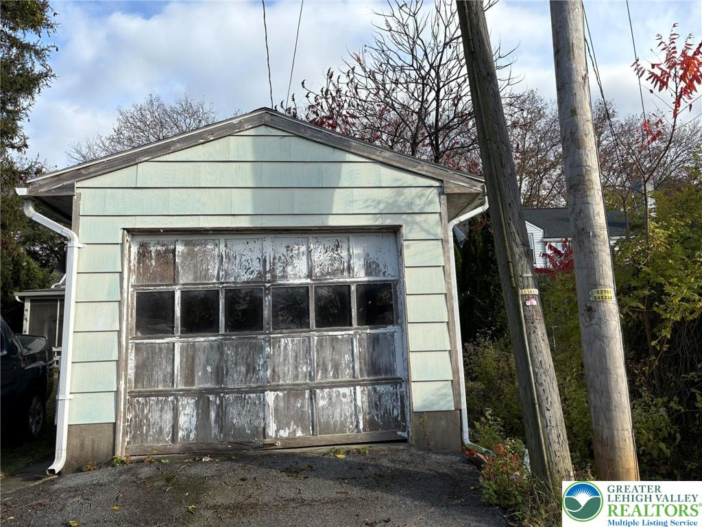 935 Buttonwood Street