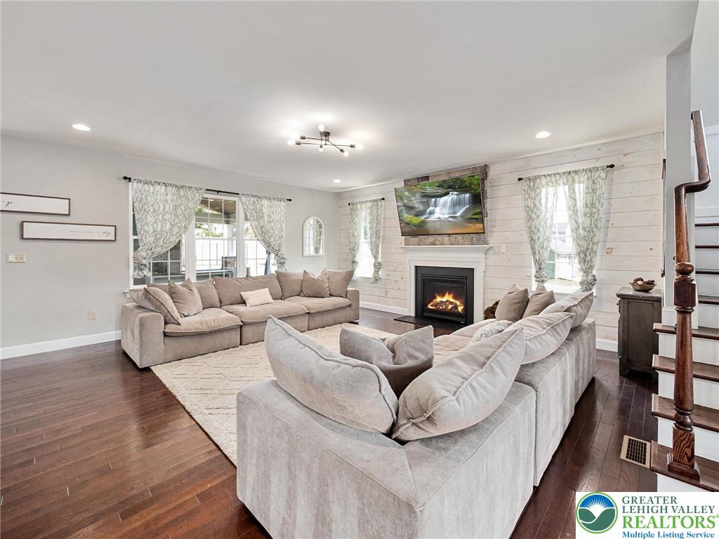 1455 Saratoga Circle