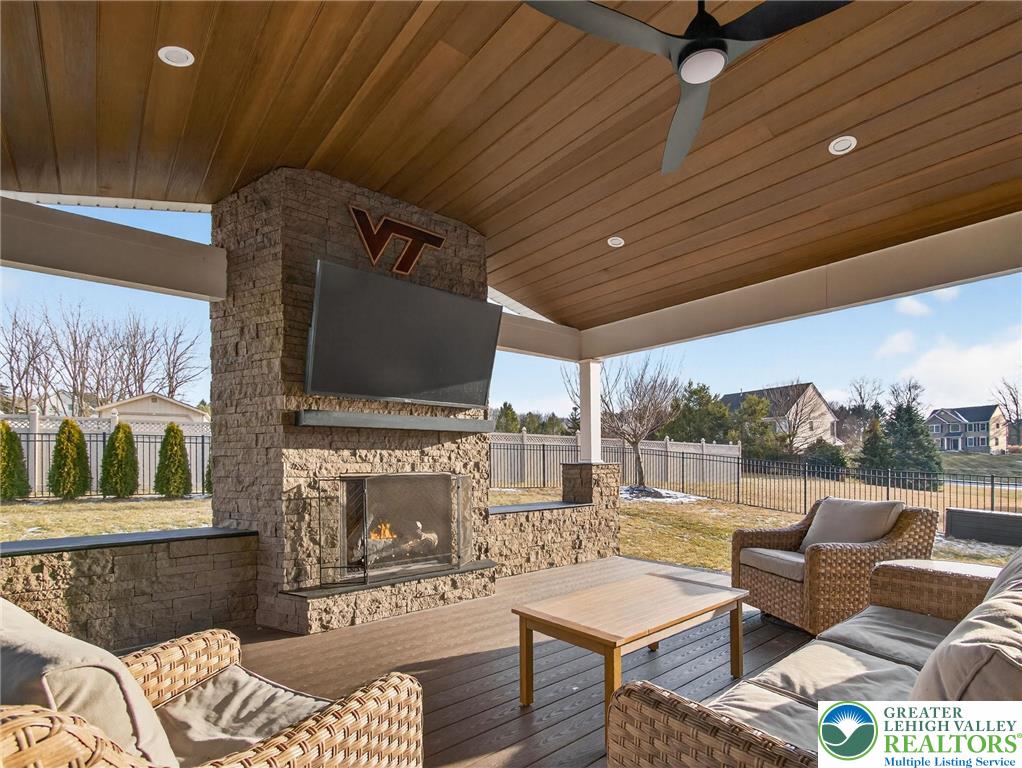 1455 Saratoga Circle