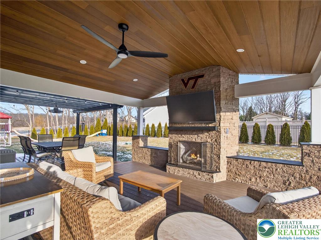1455 Saratoga Circle