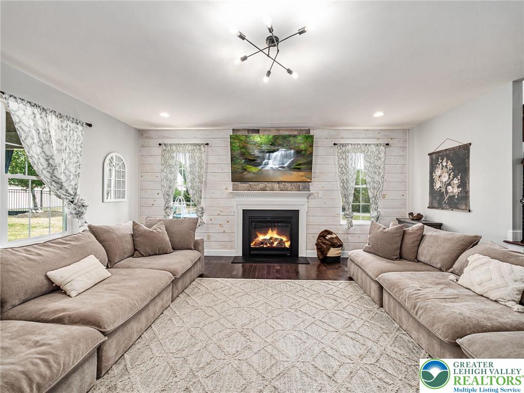 1455 Saratoga Circle