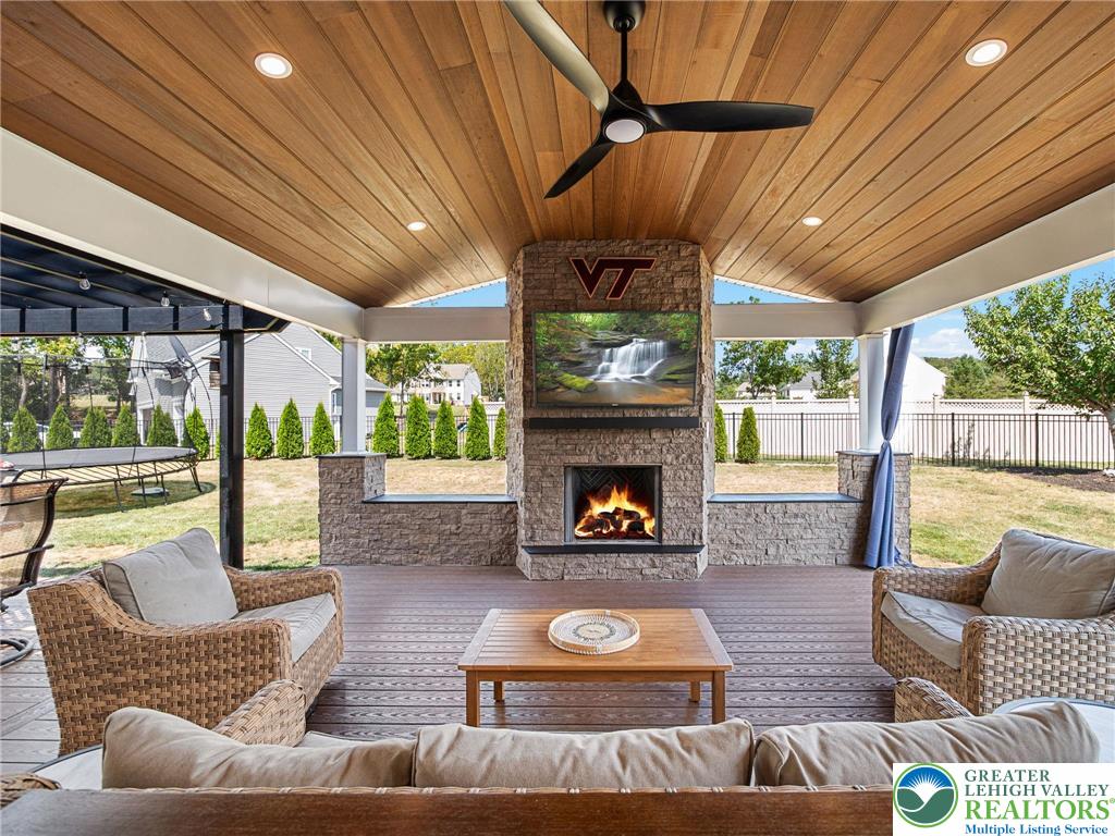 1455 Saratoga Circle