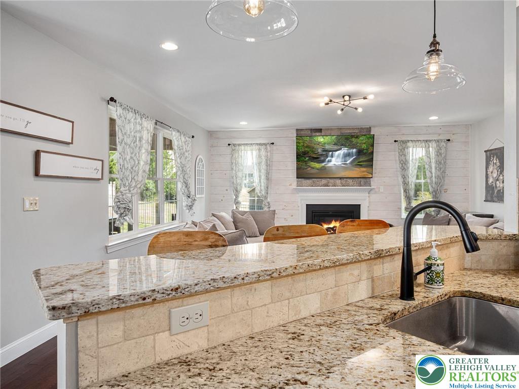 1455 Saratoga Circle