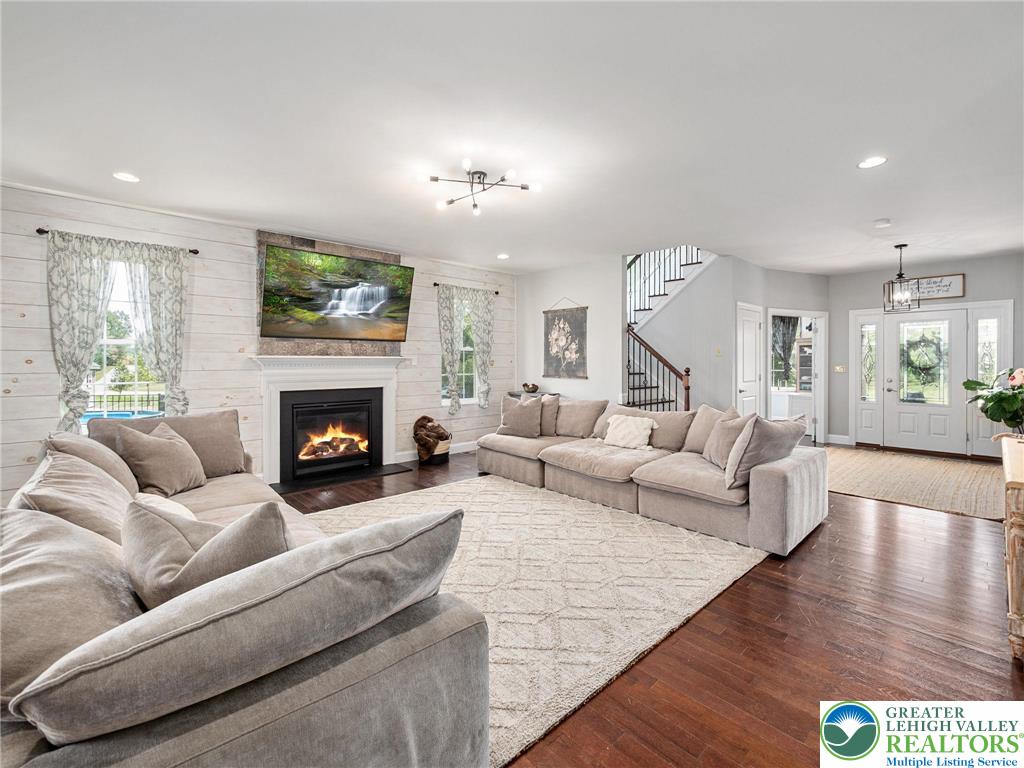 1455 Saratoga Circle