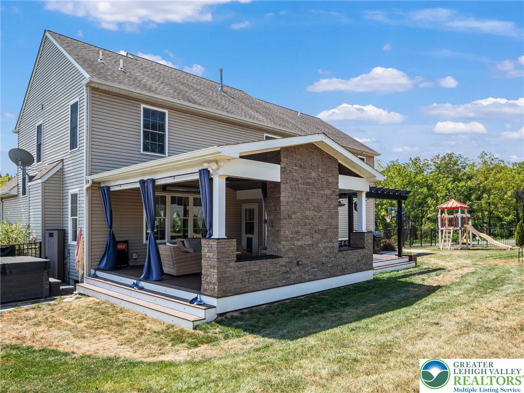 1455 Saratoga Circle