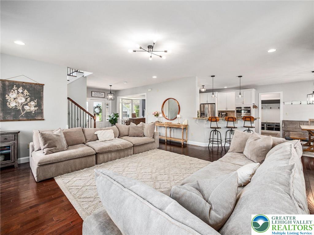 1455 Saratoga Circle
