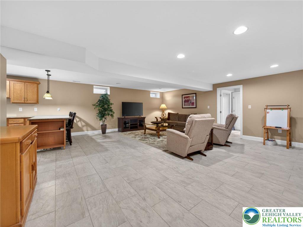 6819 Radcliffe Court