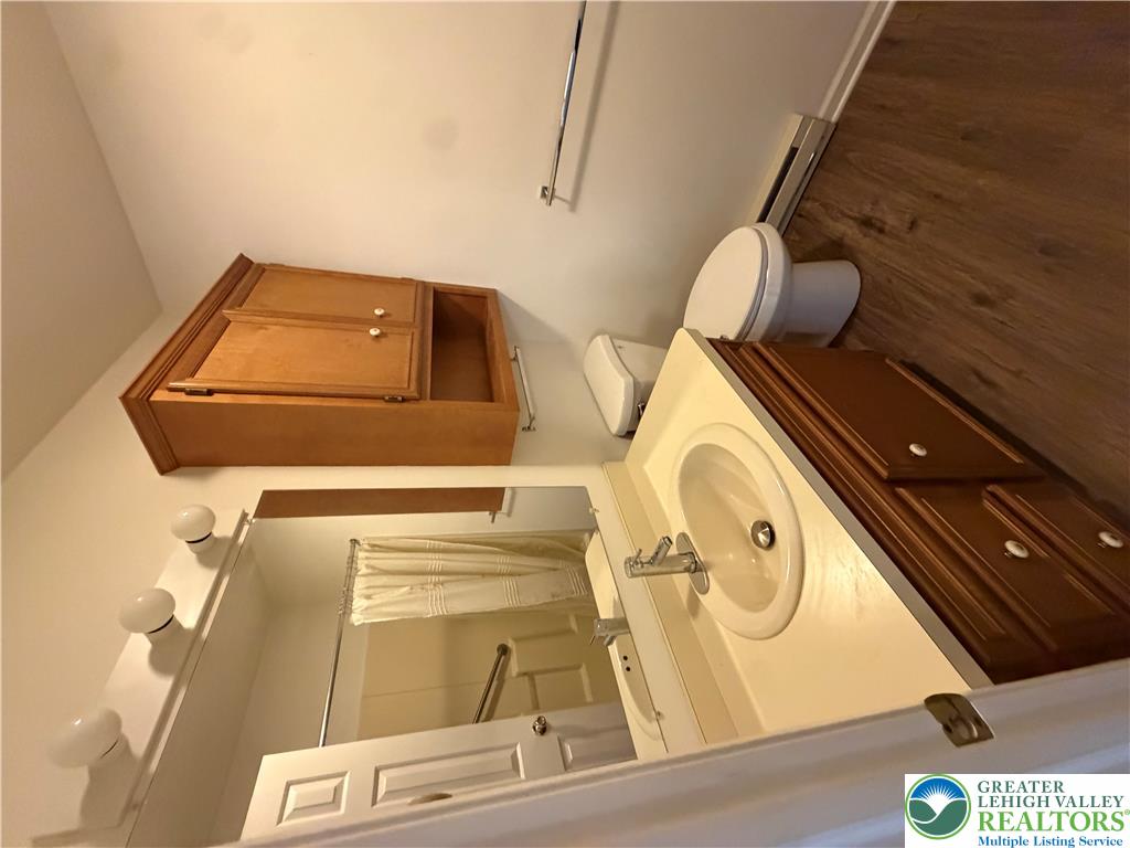 916 Cold Spring Road 4