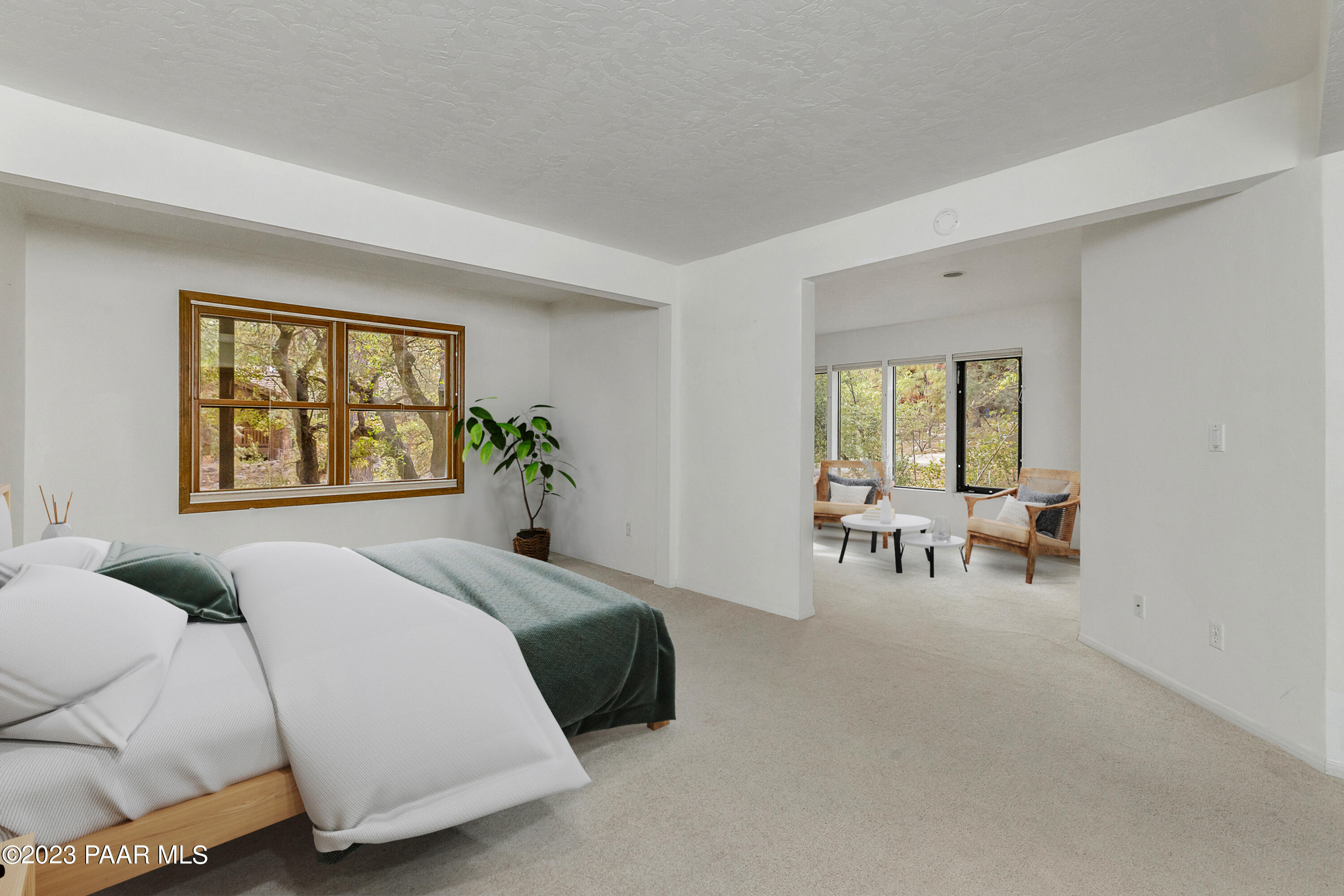 3103 W Crestview Drive