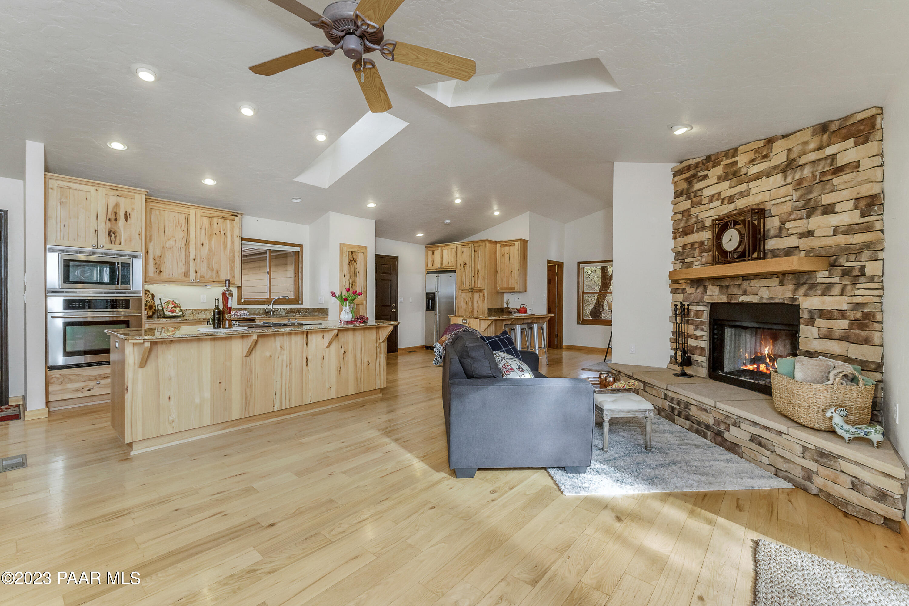 3103 W Crestview Drive