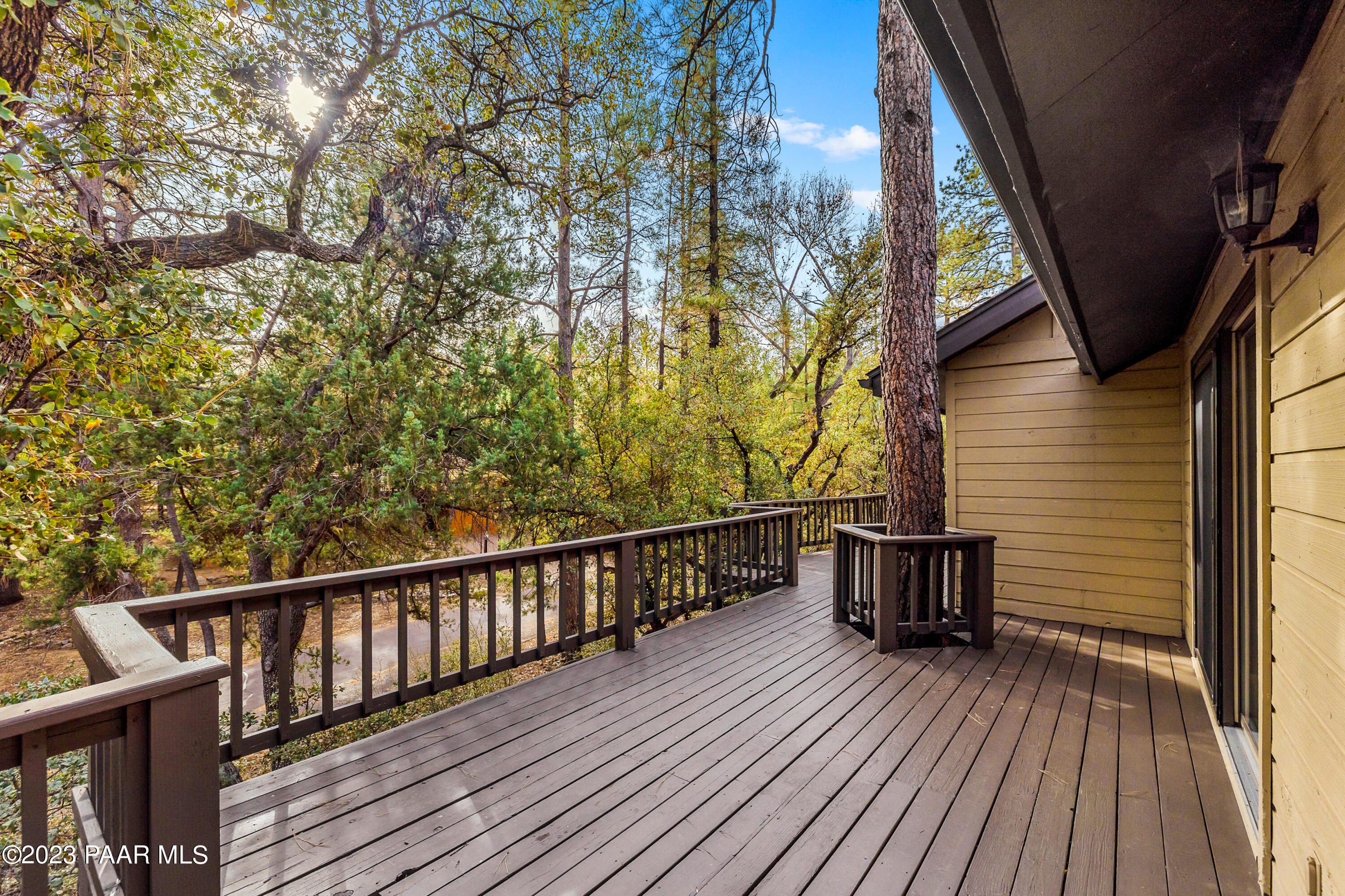 3103 W Crestview Drive
