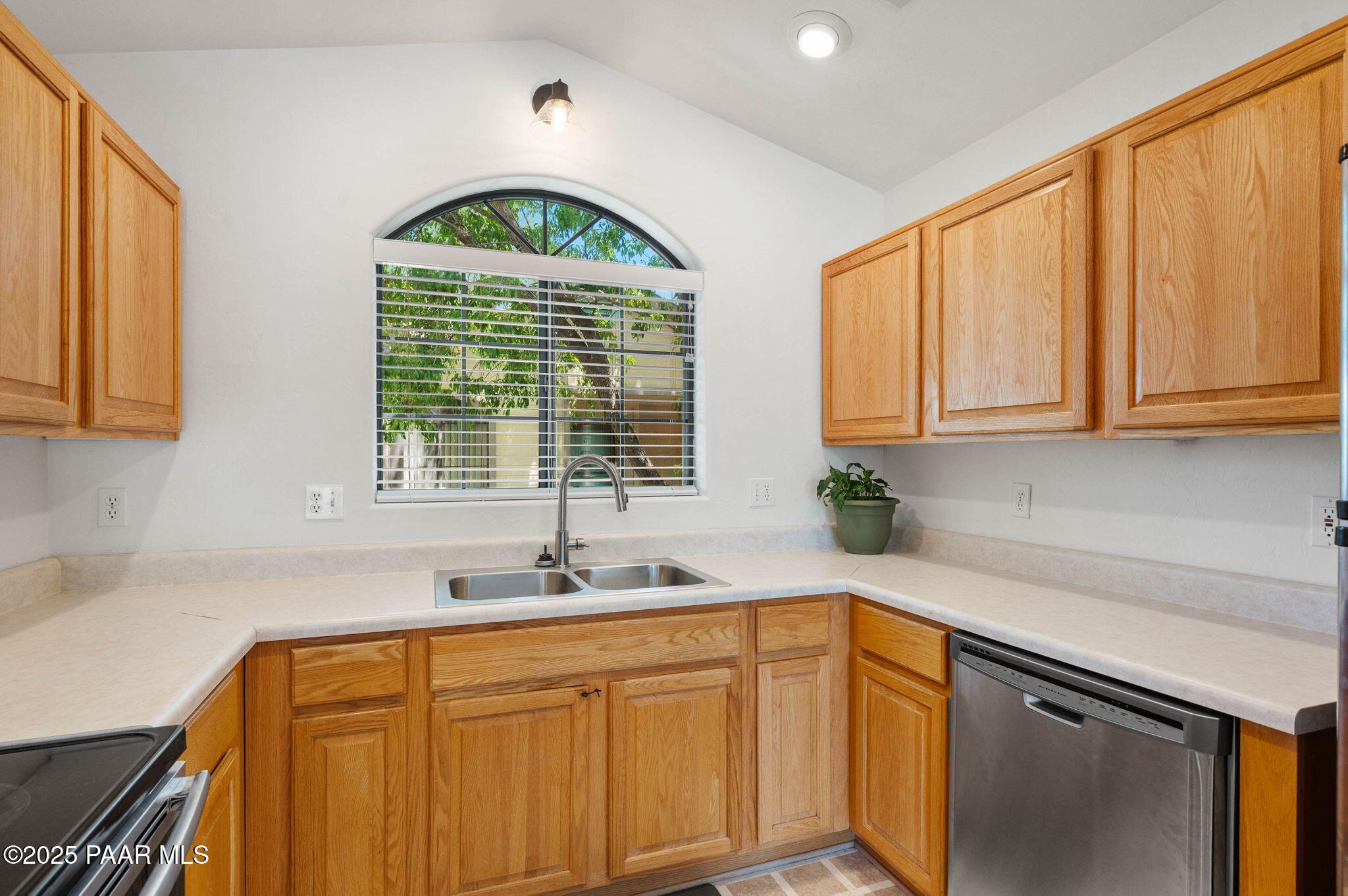 319 S Alarcon Street Unit: 2d