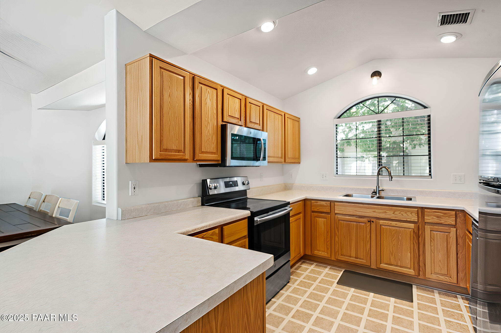 319 S Alarcon Street Unit: 2d