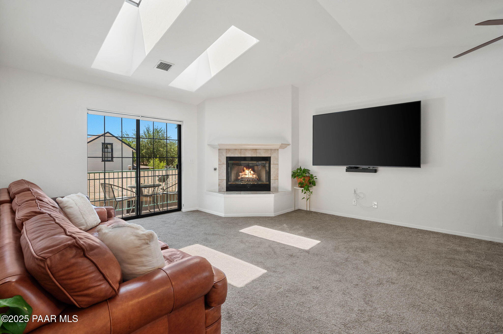 319 S Alarcon Street Unit: 2d