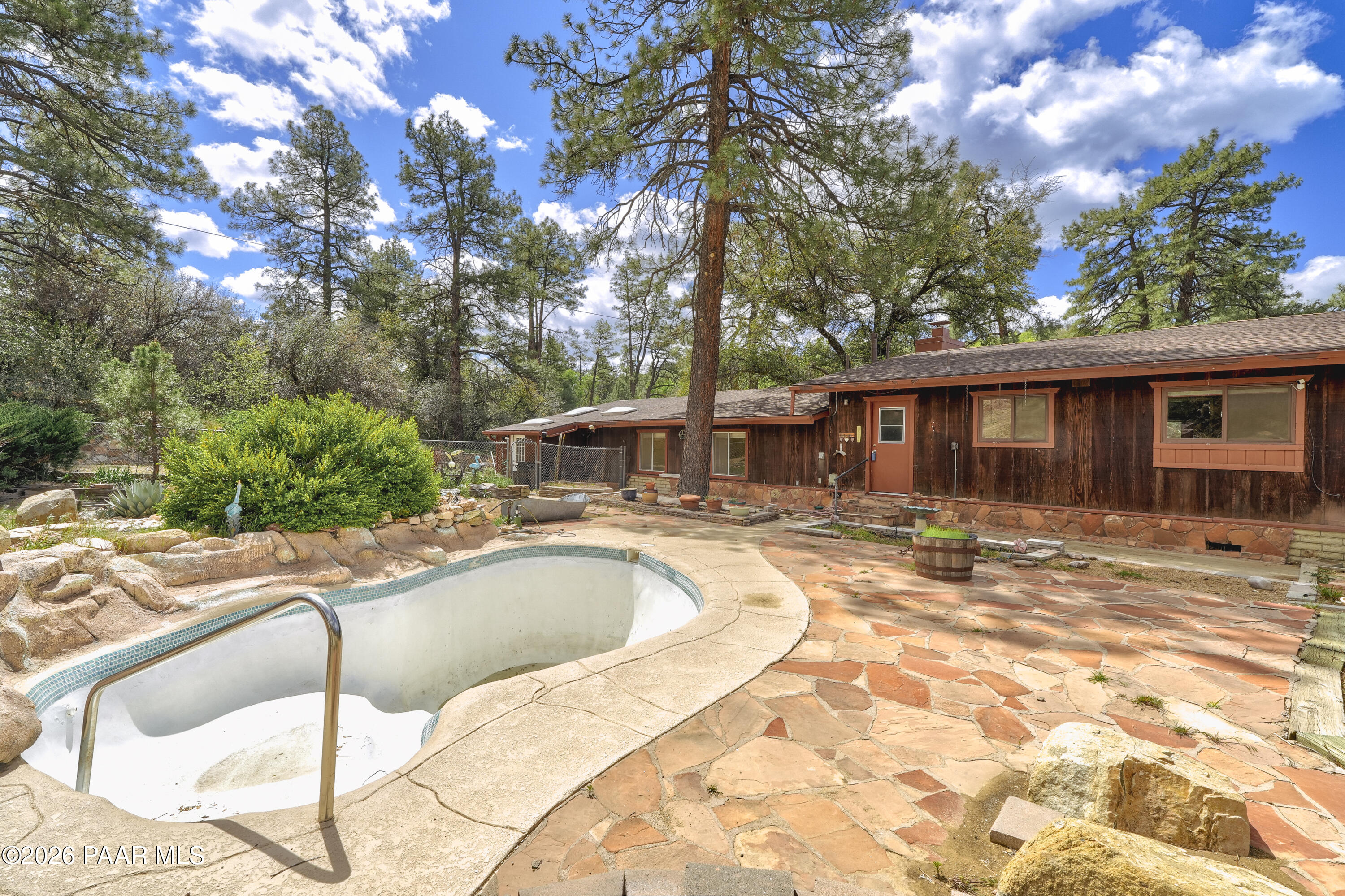 1506 W Sylvan Drive