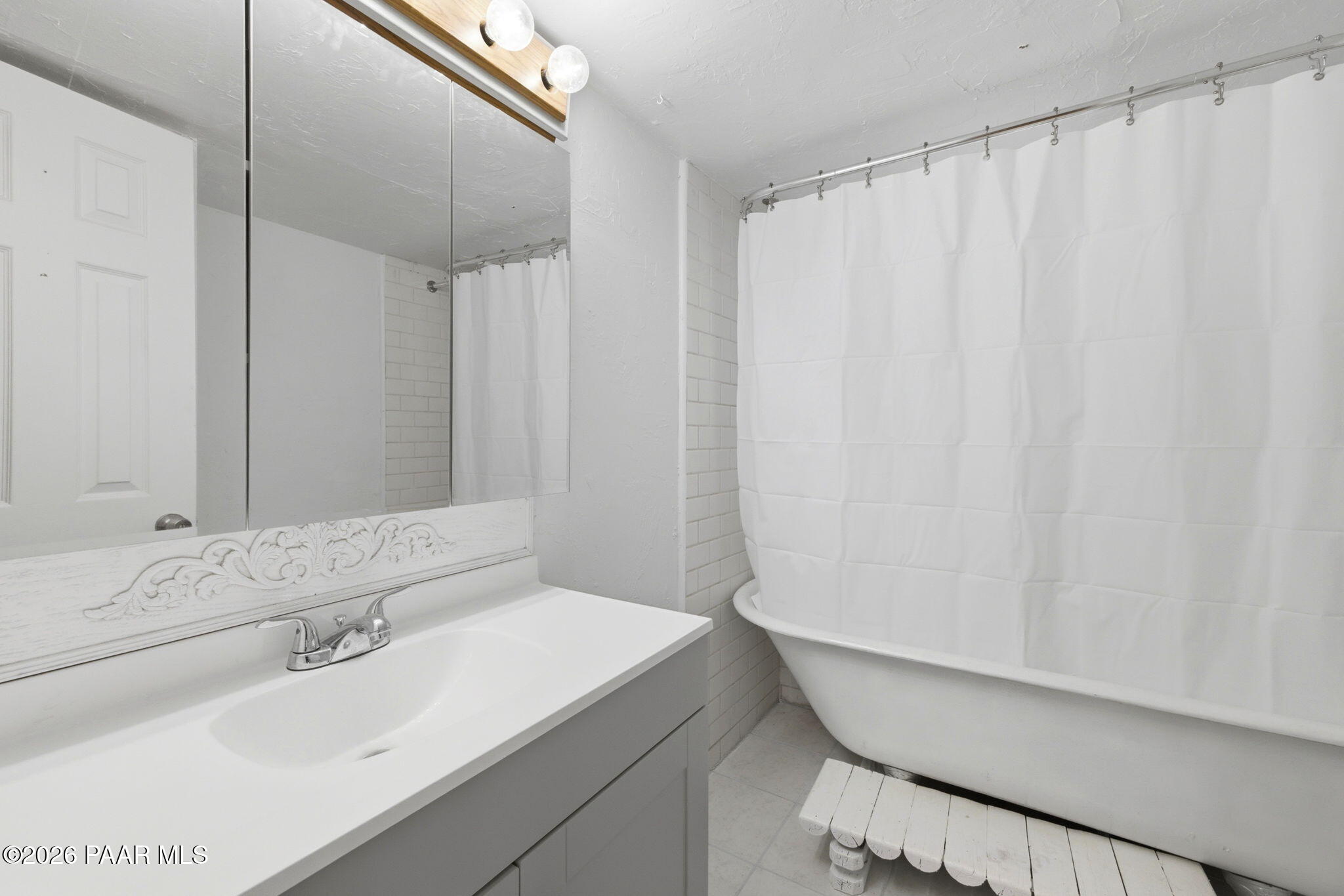 134 N Alarcon Street