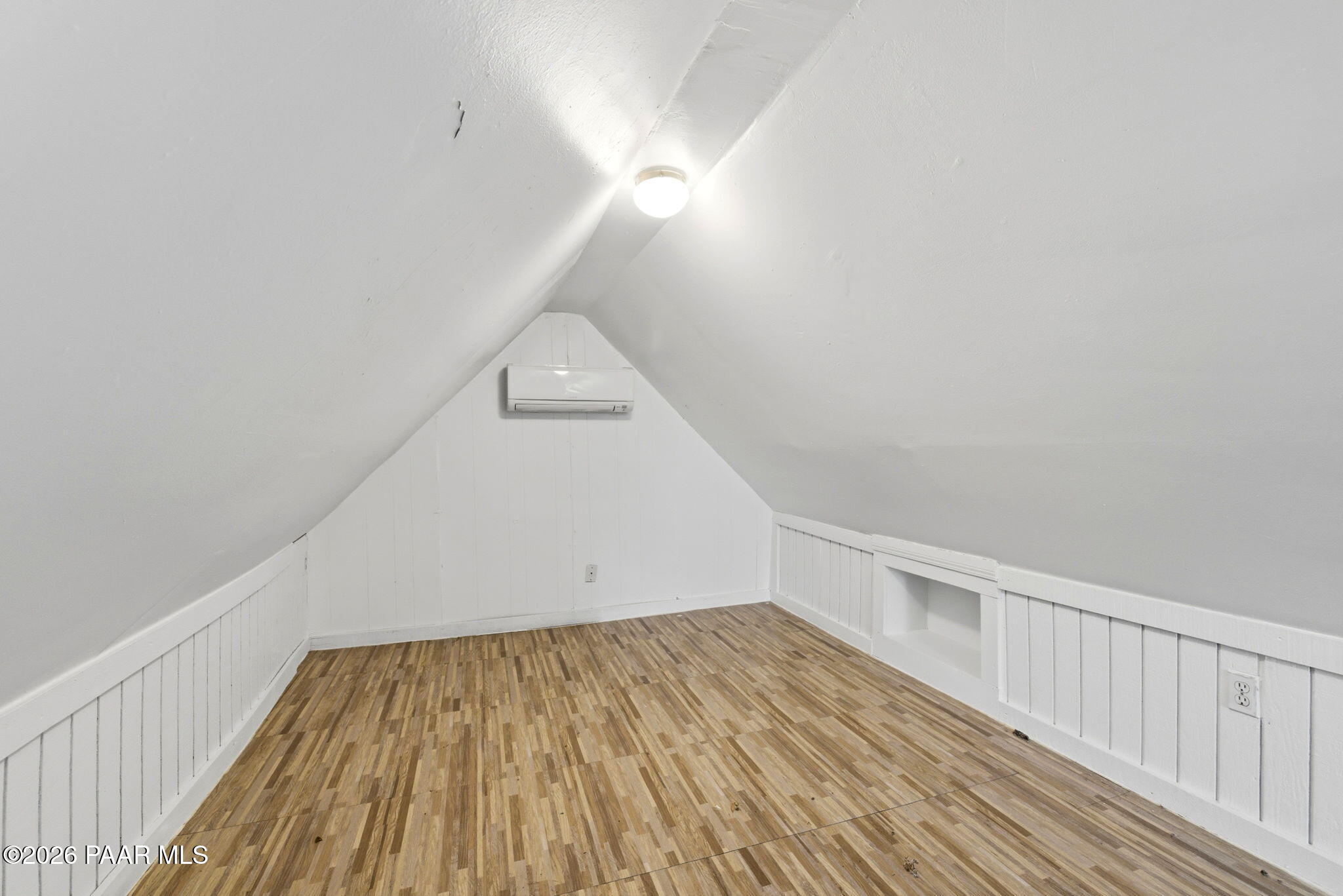 134 N Alarcon Street