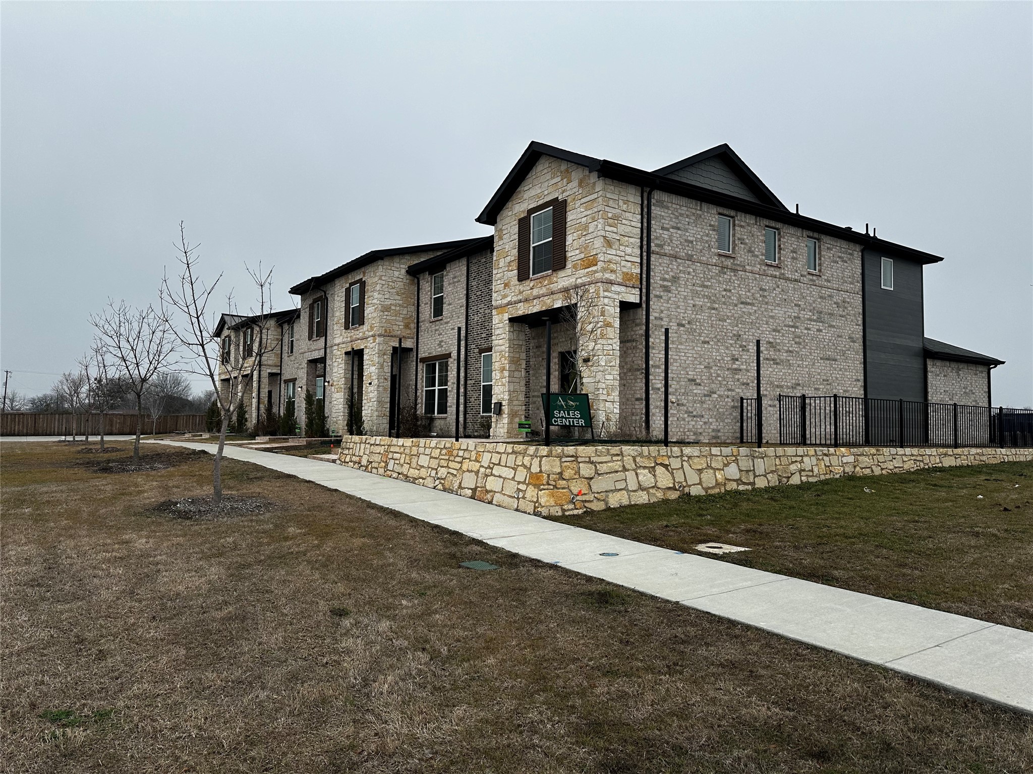 8915 Cave Springs