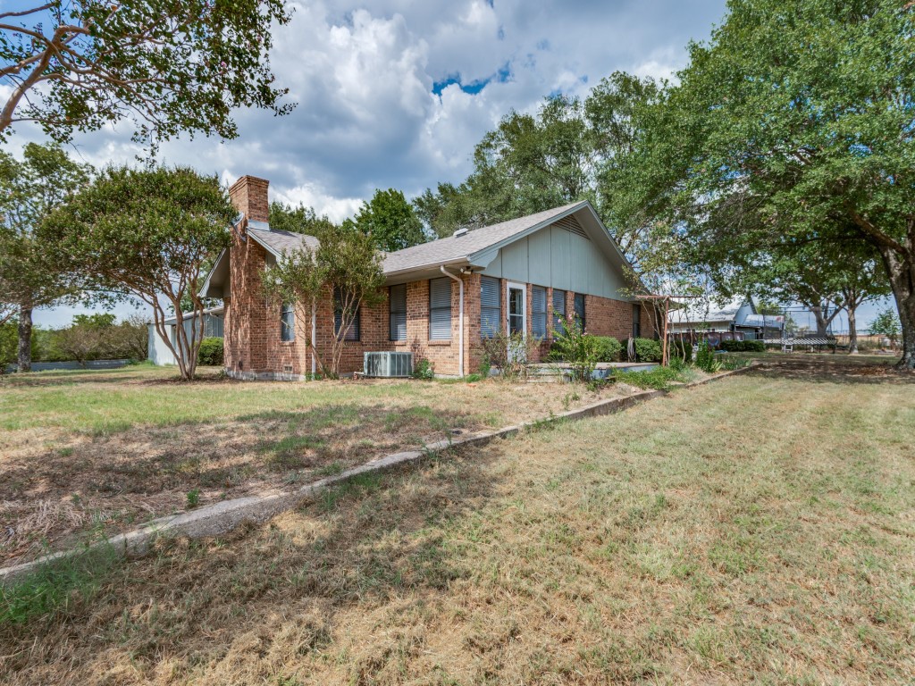 5734 NE County Road 1040