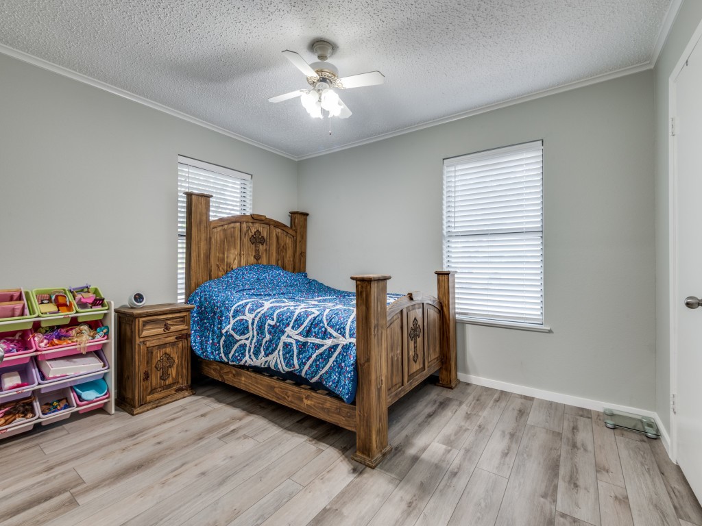5734 NE County Road 1040