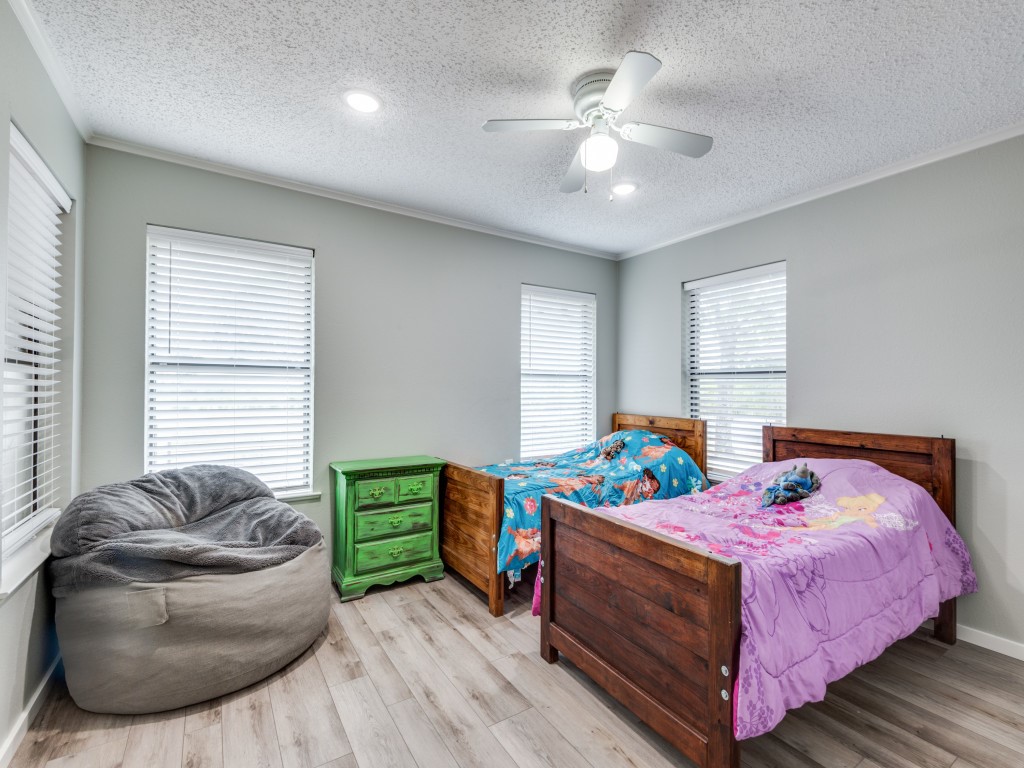 5734 NE County Road 1040