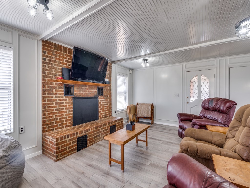 5734 NE County Road 1040