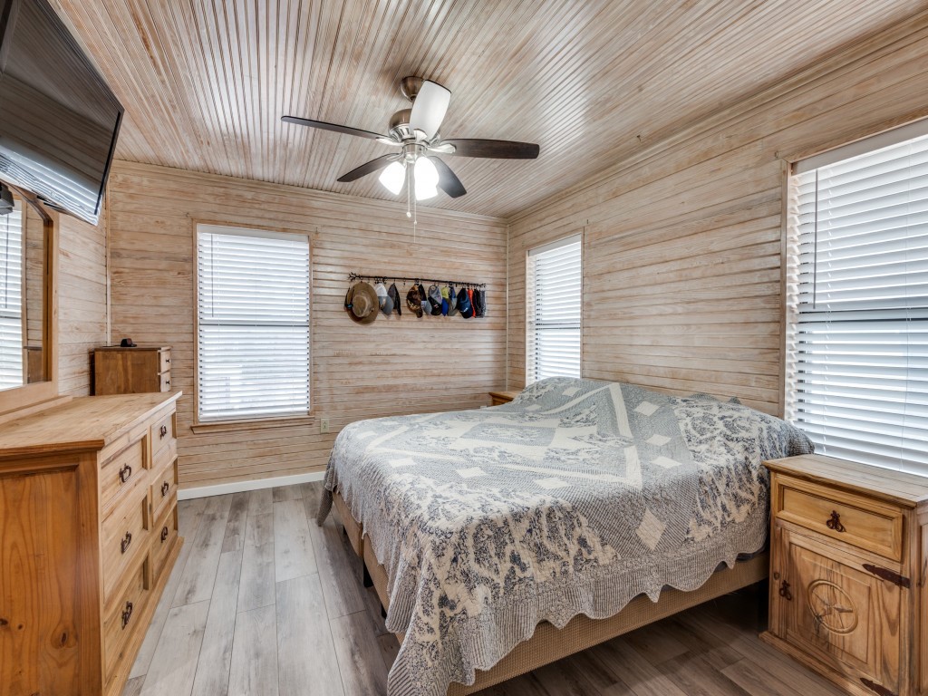 5734 NE County Road 1040