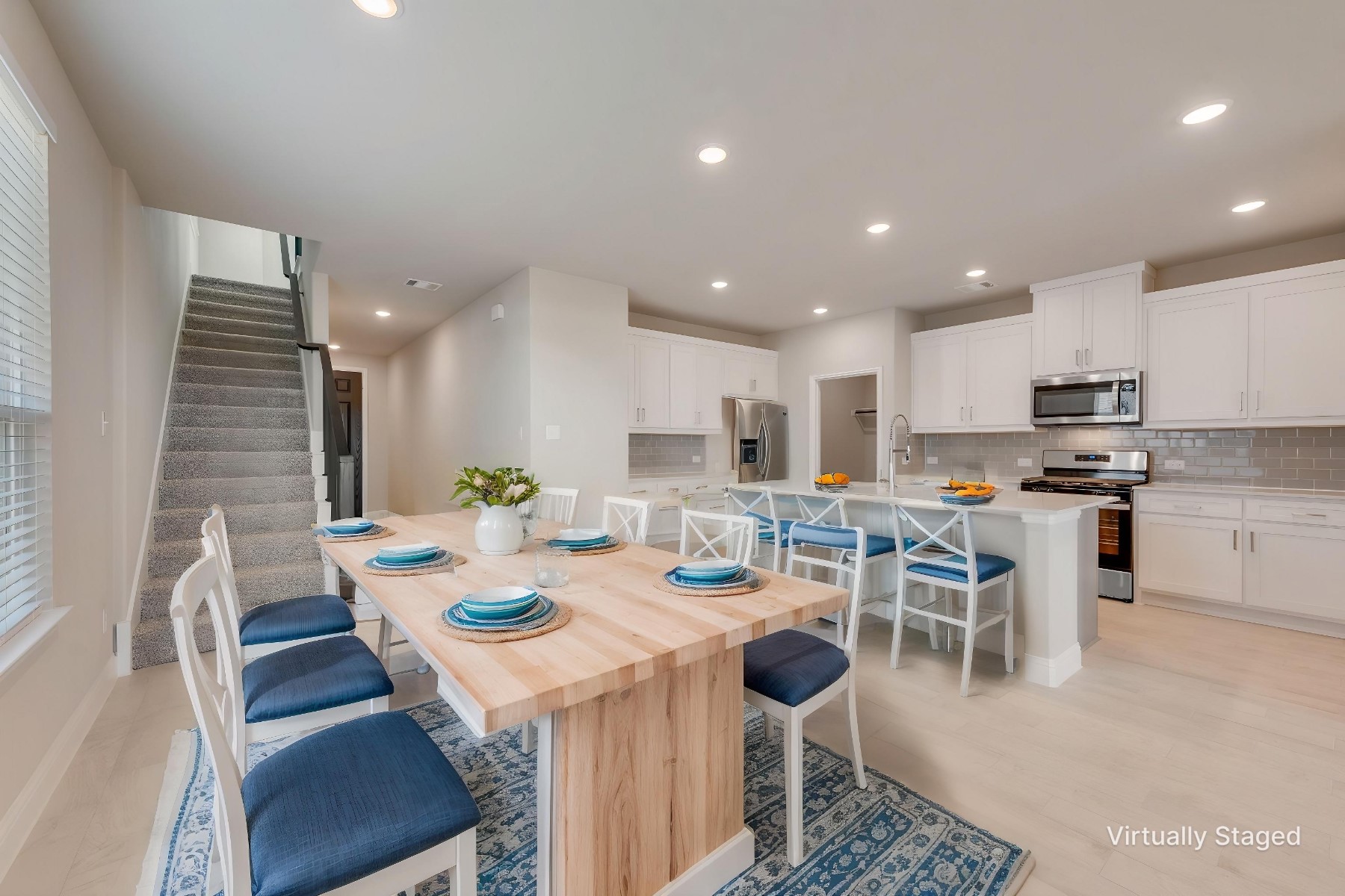 3212 Lucia Way