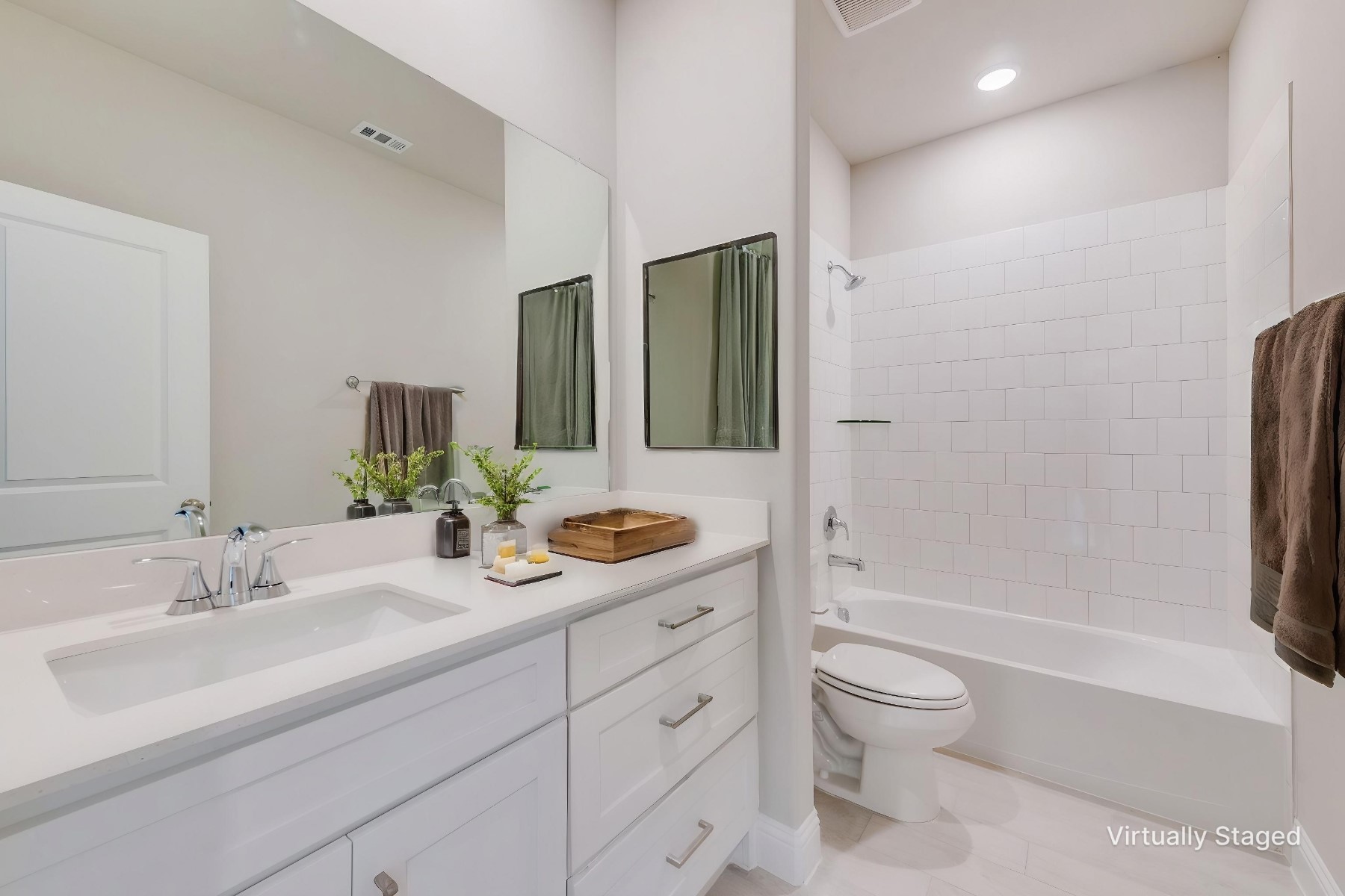 3212 Lucia Way