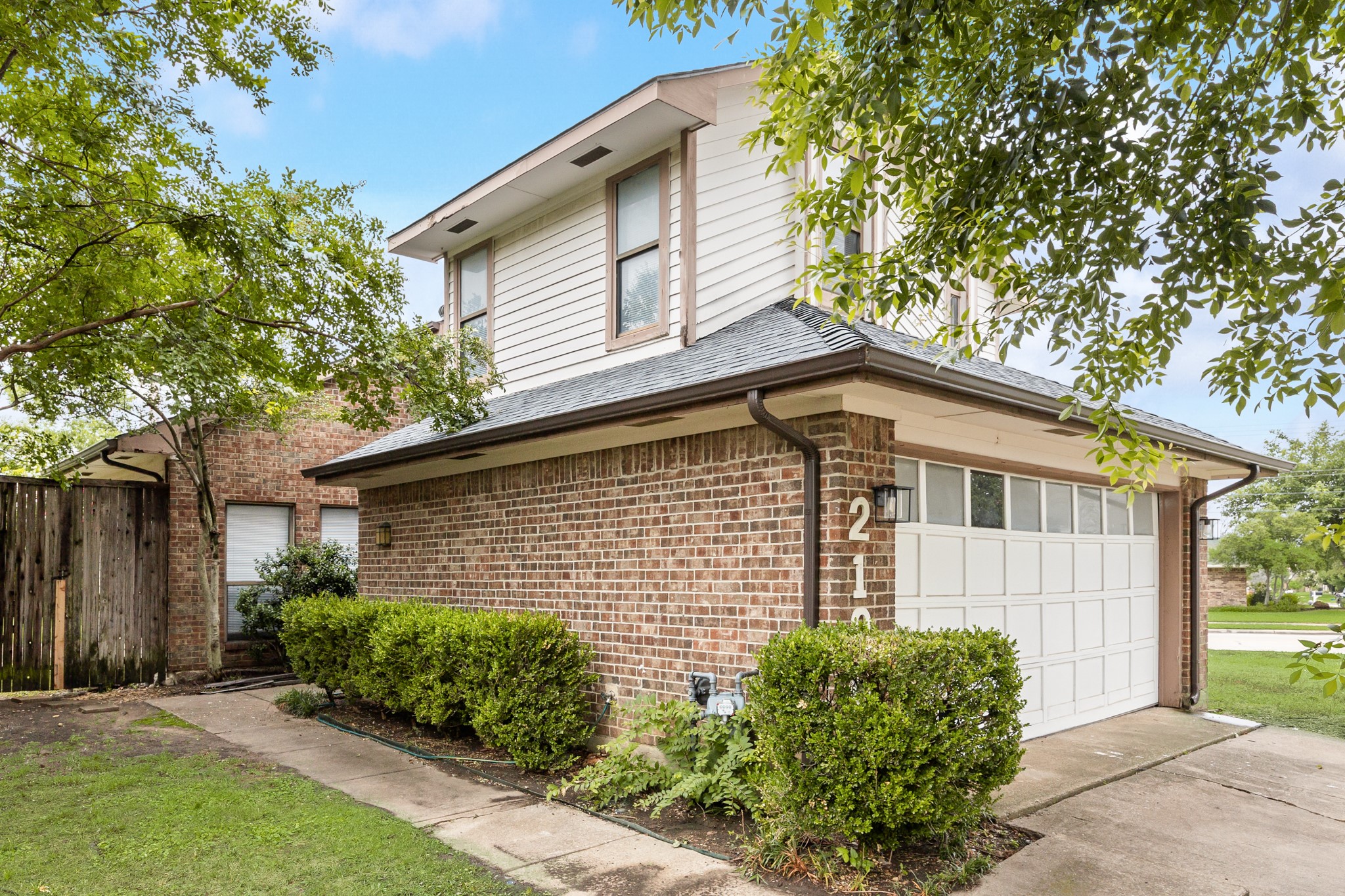 2100 Stradivarius Lane