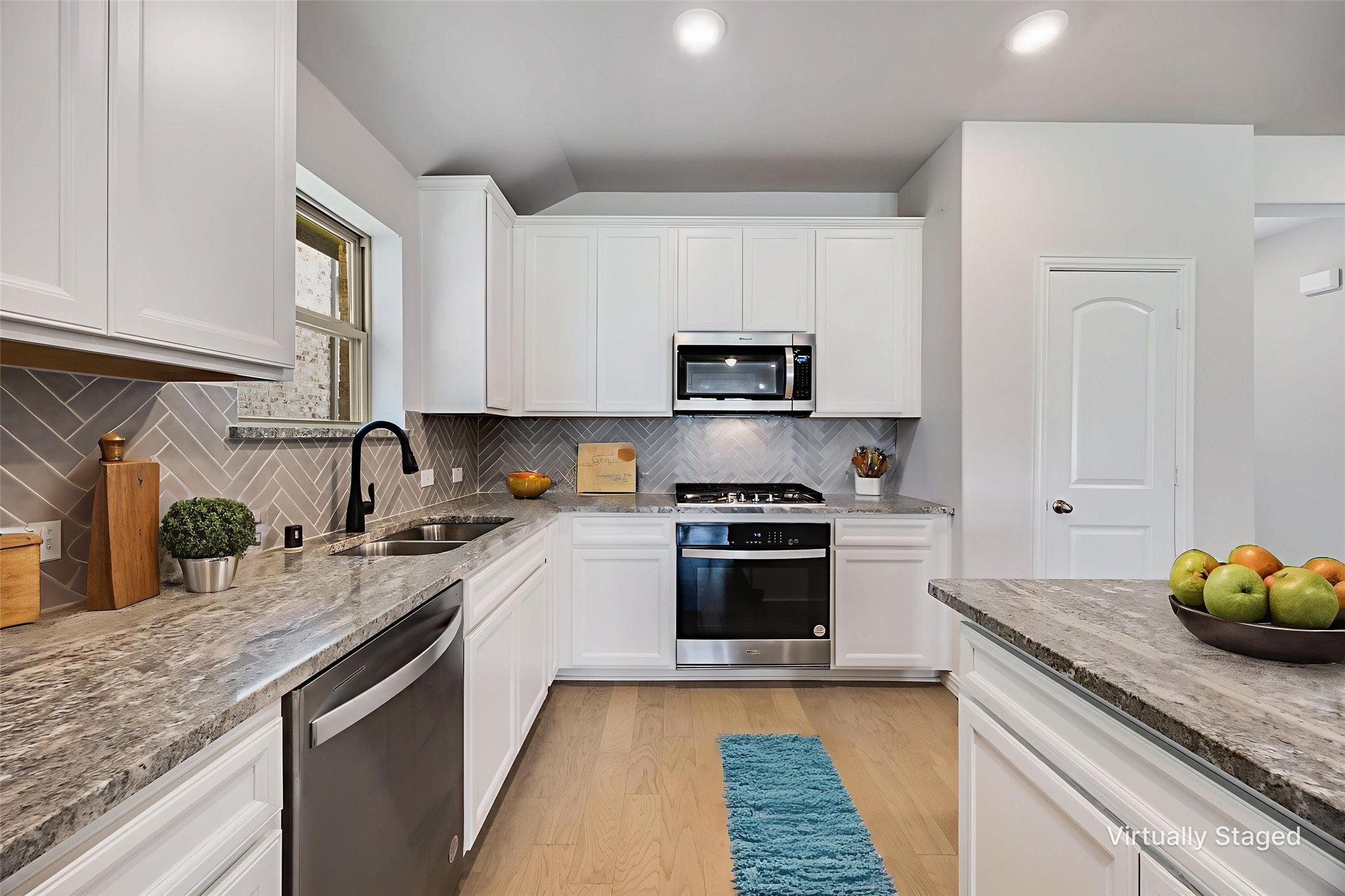 1906 Sandpiper Way