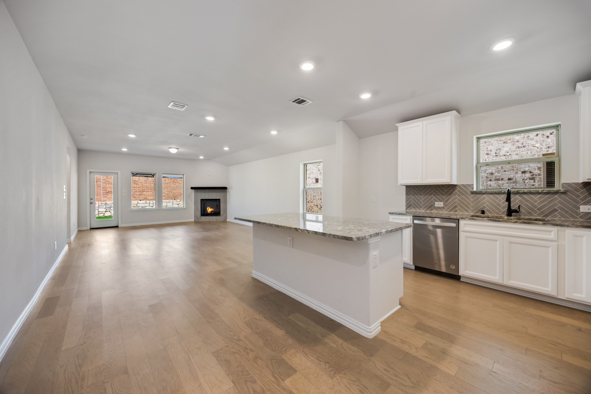 1906 Sandpiper Way