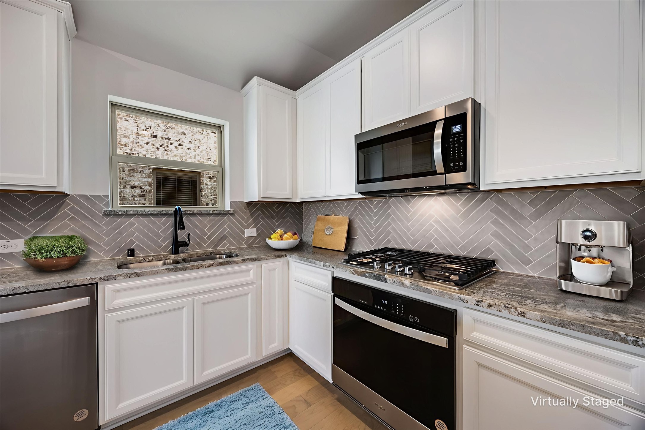 1906 Sandpiper Way