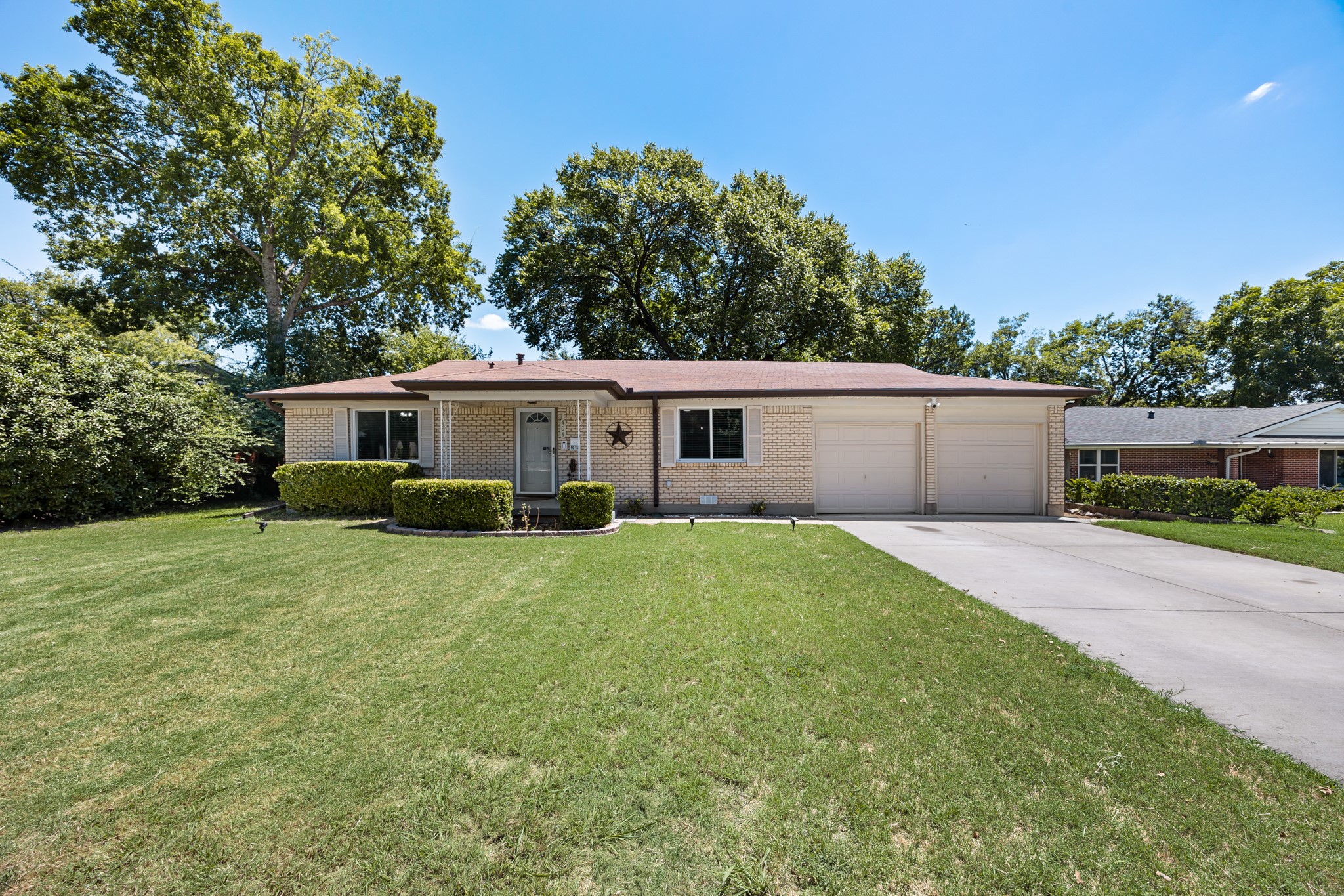 404 E Alexander Lane