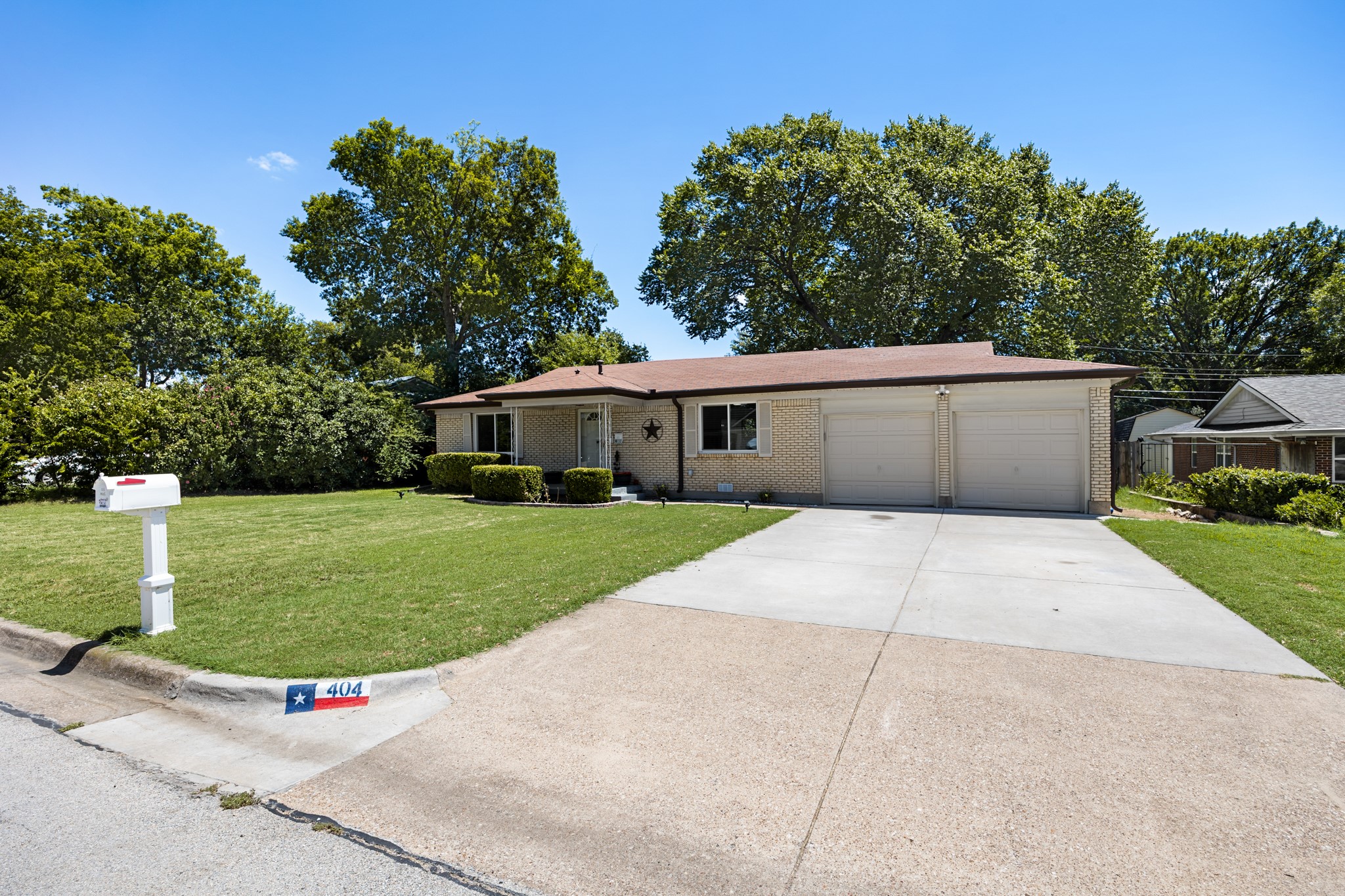 404 E Alexander Lane