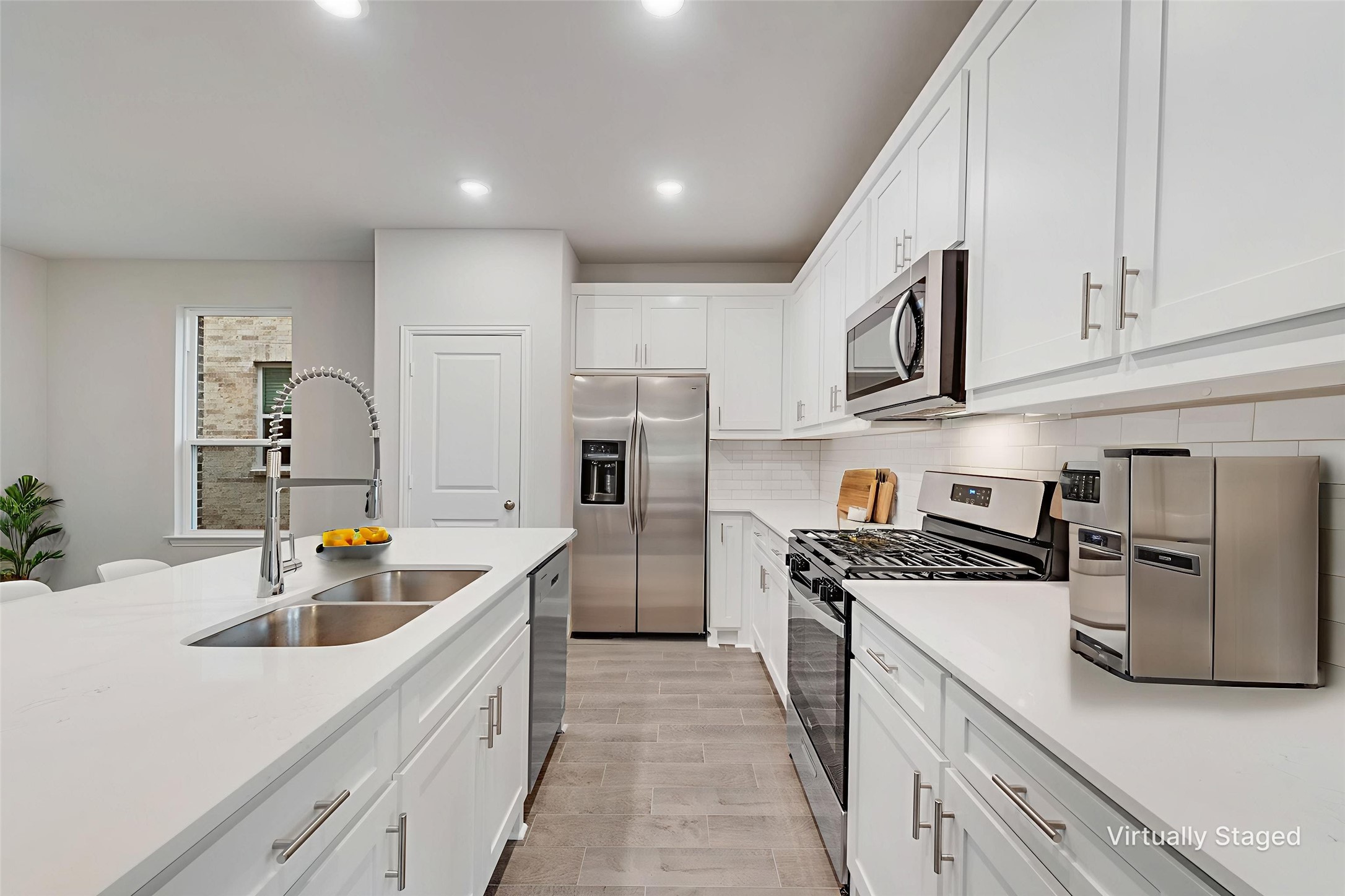 916 Santa Lucia Drive