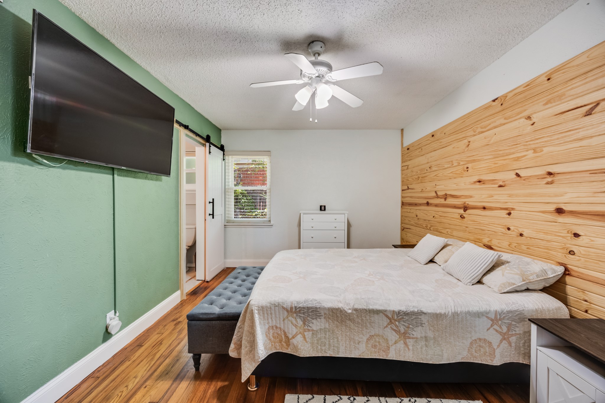 404 E Alexander Lane