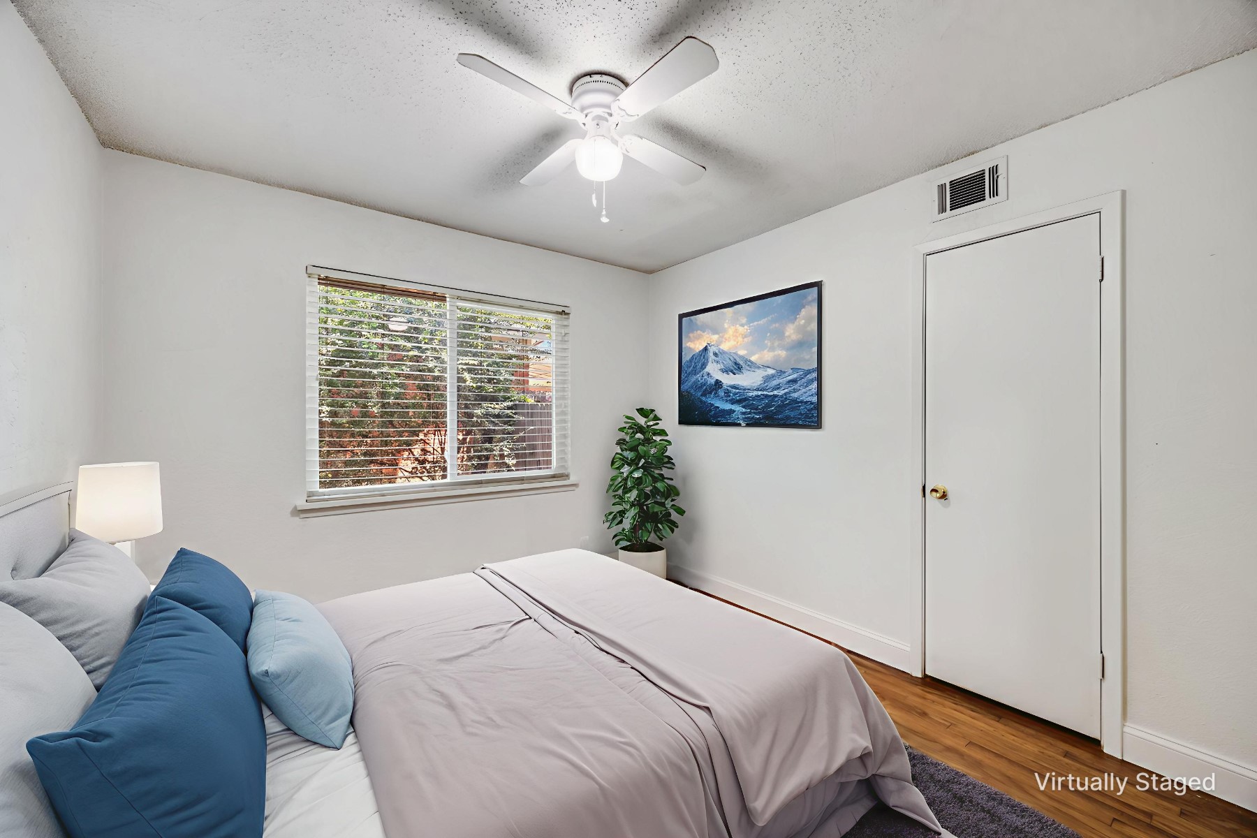 404 E Alexander Lane