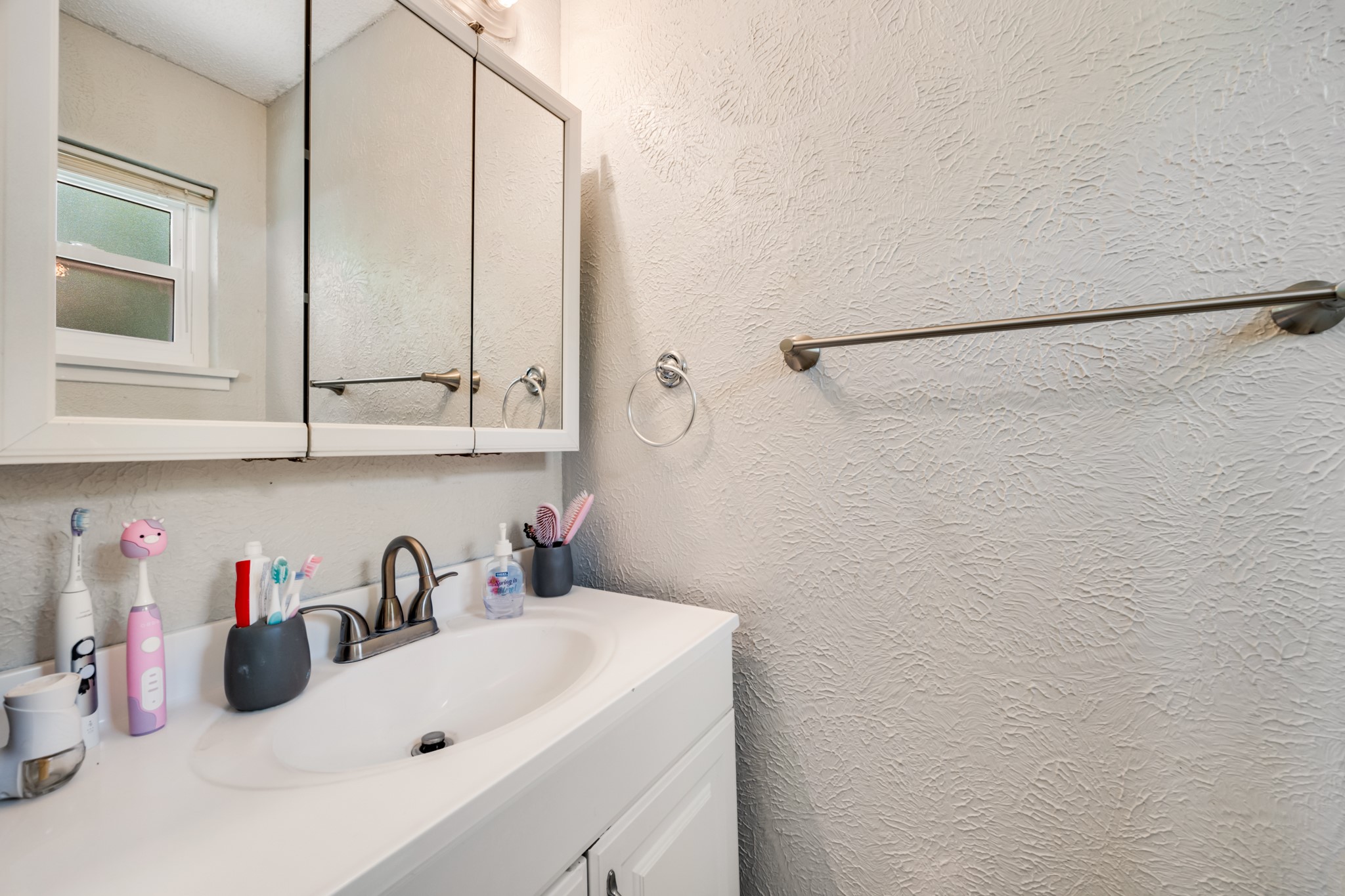 404 E Alexander Lane