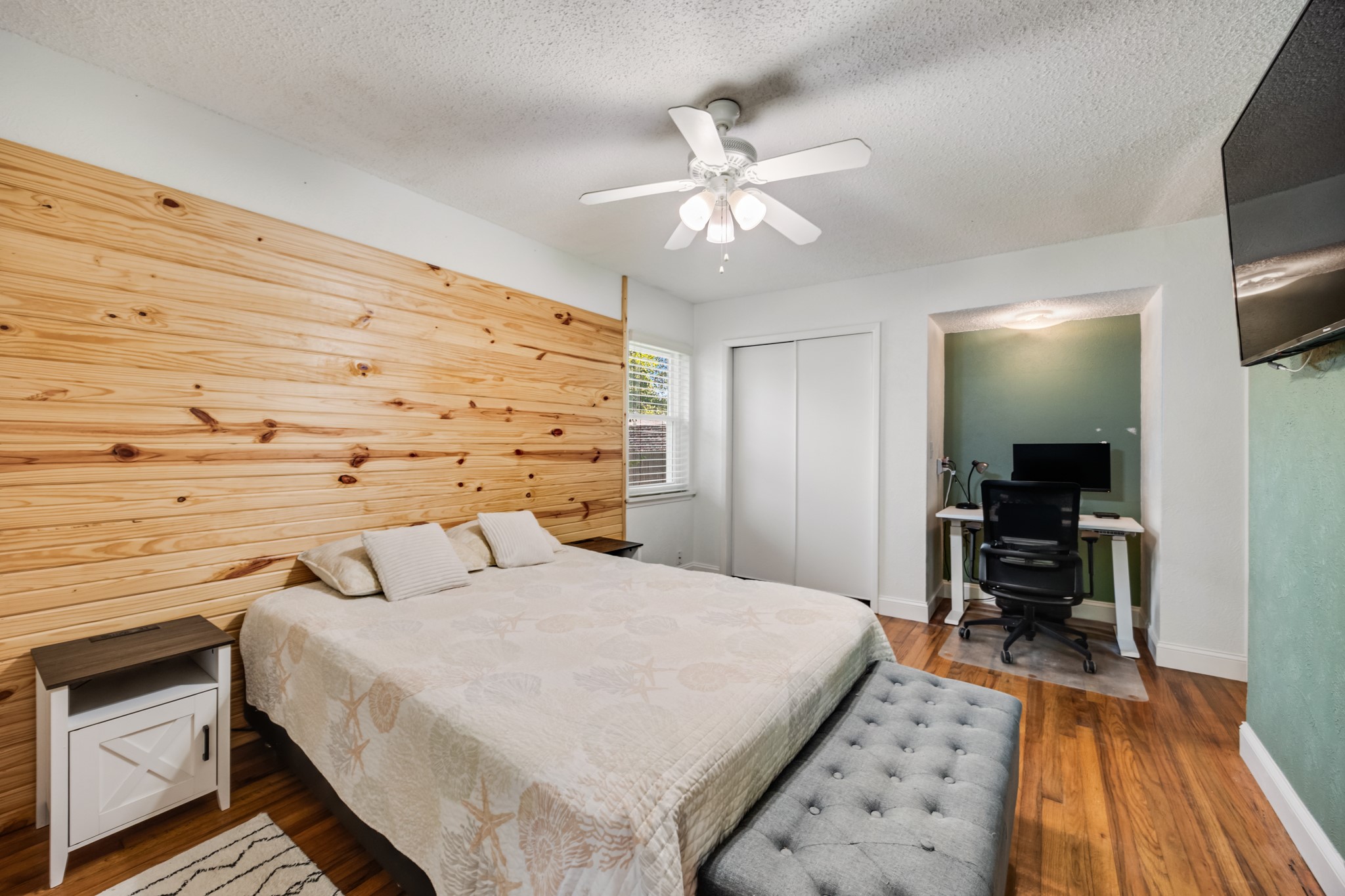 404 E Alexander Lane