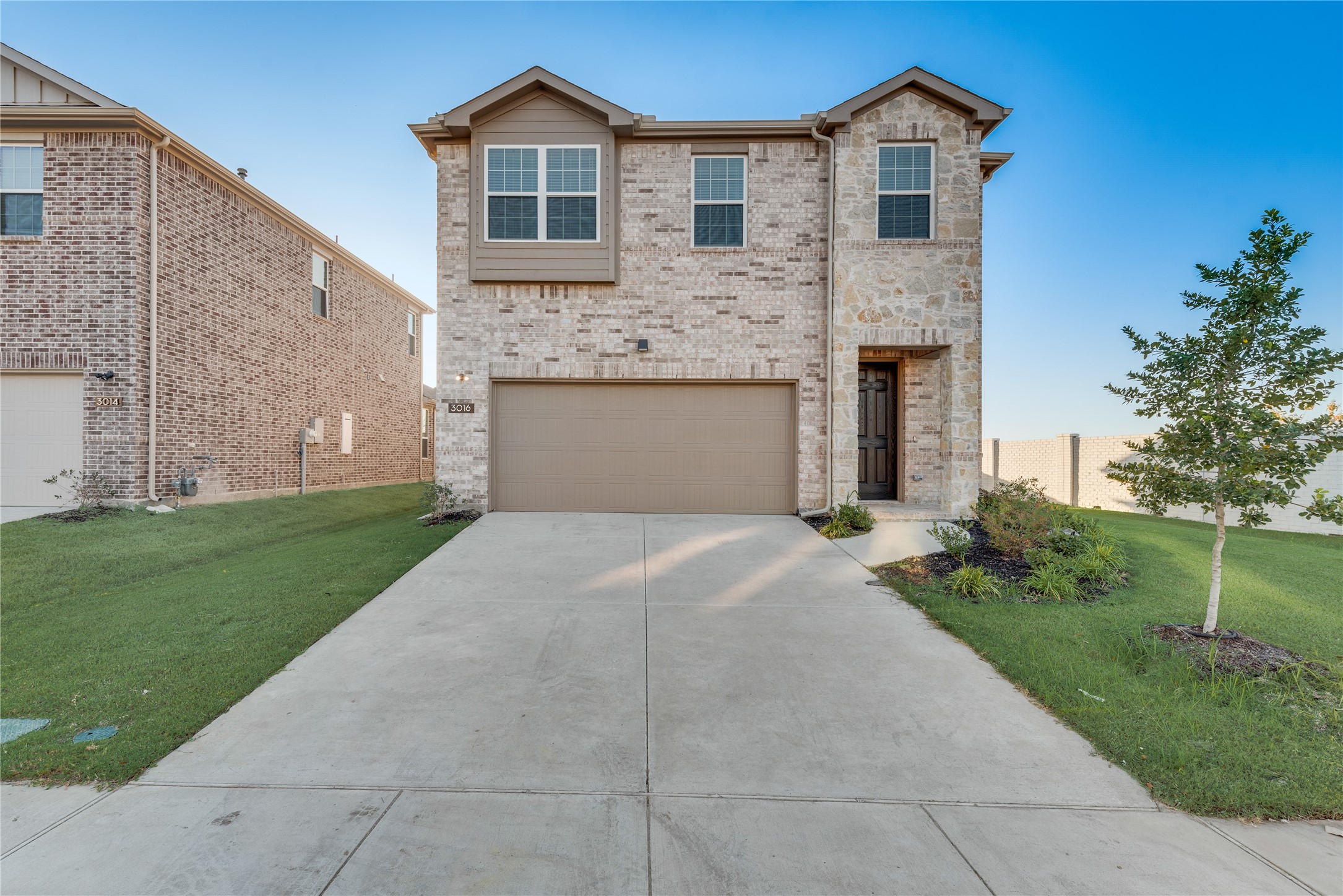 3016 Isla Terrace