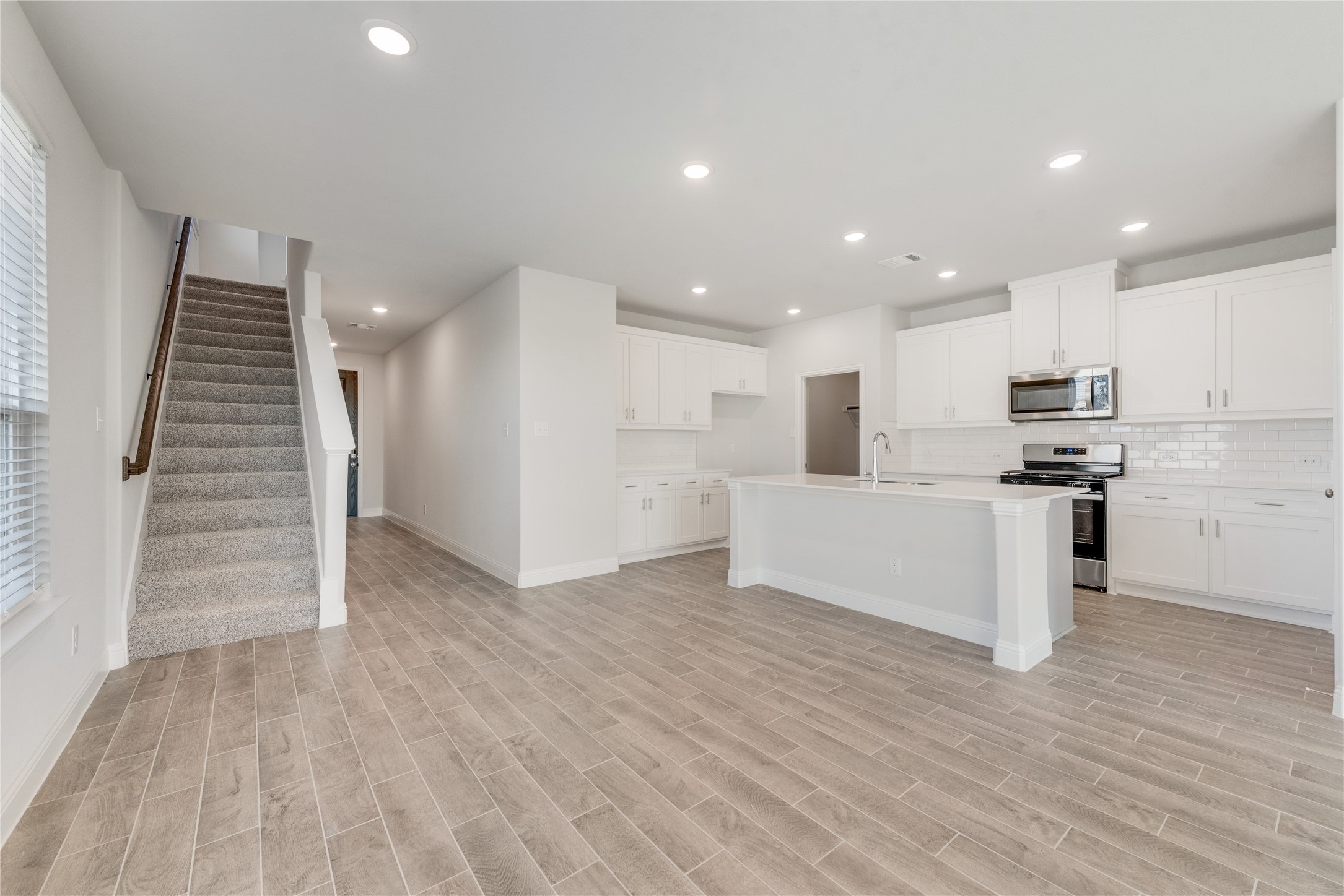 3016 Isla Terrace