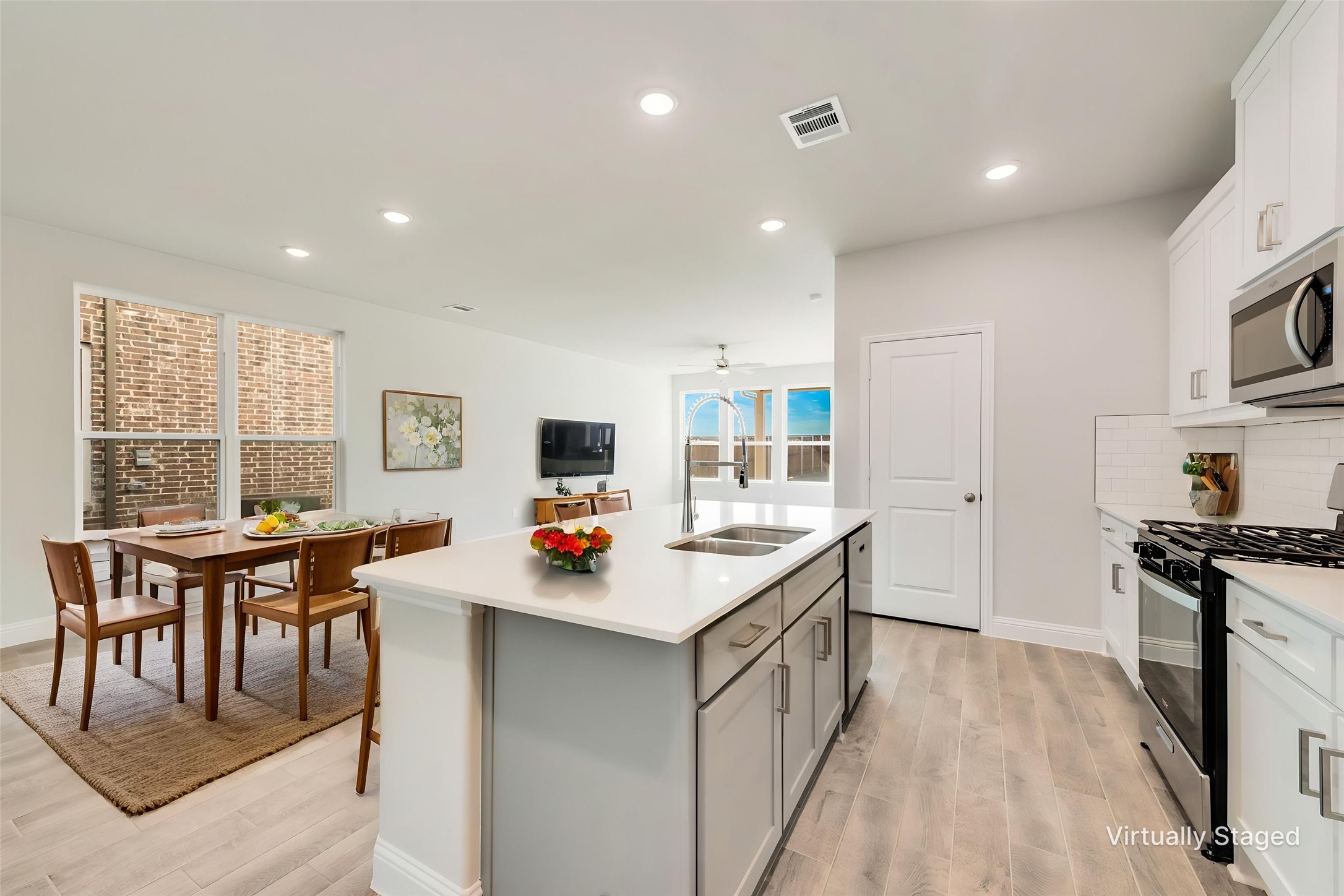 3206 Lucia Way